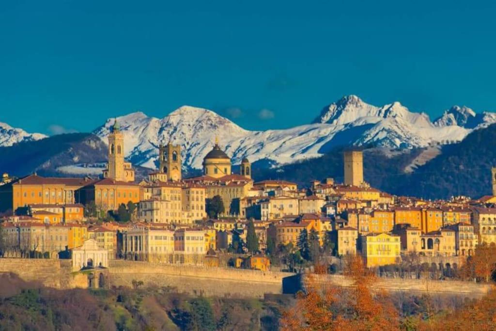 Elegant Apartment In Bergamo Center Esterno foto