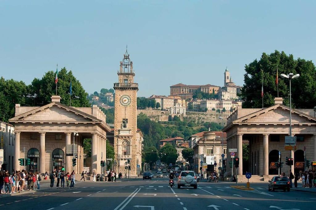 Elegant Apartment In Bergamo Center Esterno foto
